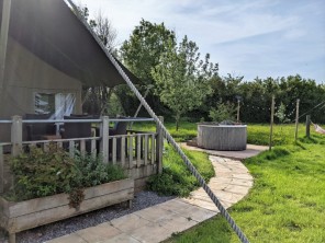 Luxurious and Family Friendly Hawk Safari Tent with Hot Tub near Brompton Ralph, Somerset, England
